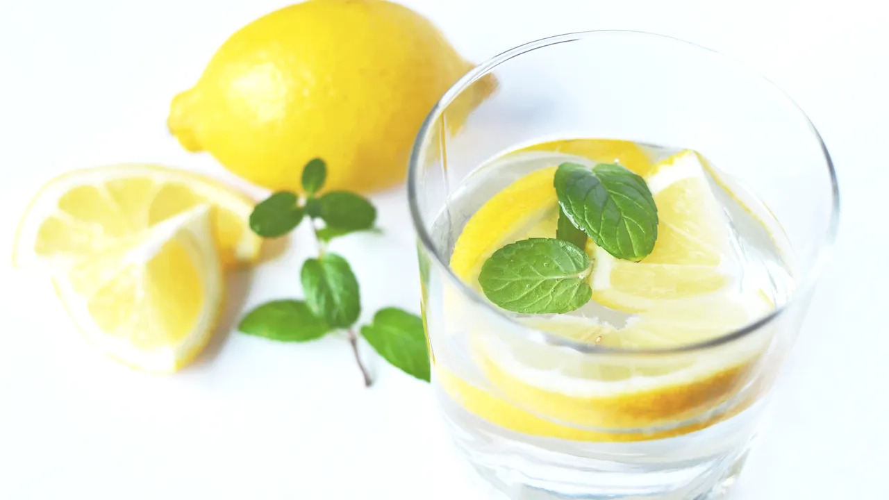 Apa cu lămâie: pericolul, dincolo de beneficii