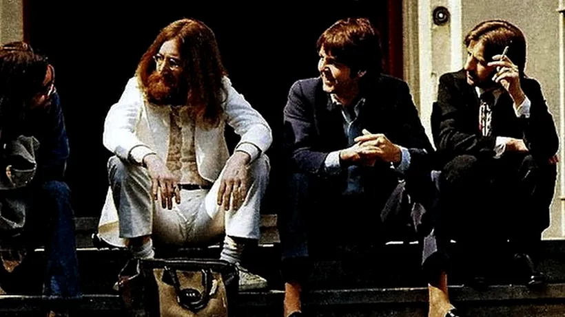 Fotografii rare cu membrii The Beatles pe Abbey Road, în Londra, scoase la licitație