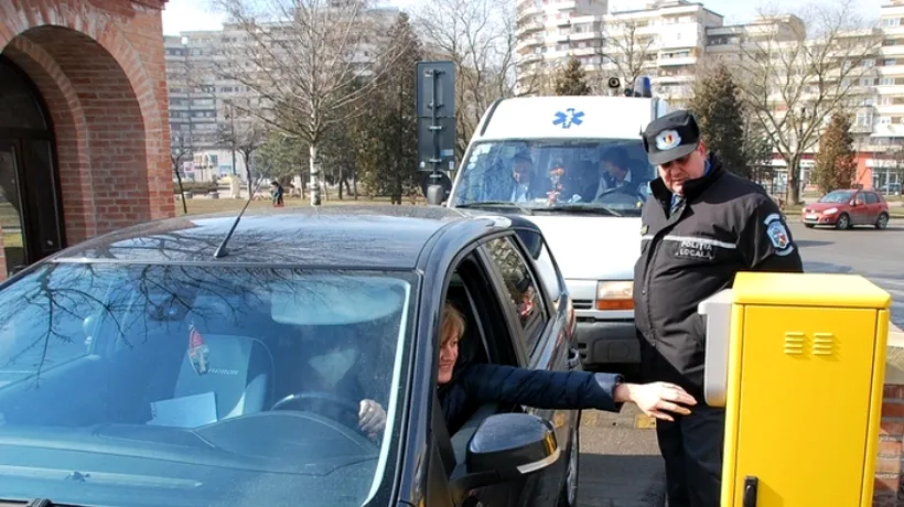 Sistemul de taxare pentru mașini din cetatea din Alba Iulia s-a blocat în prima zi de funcționare