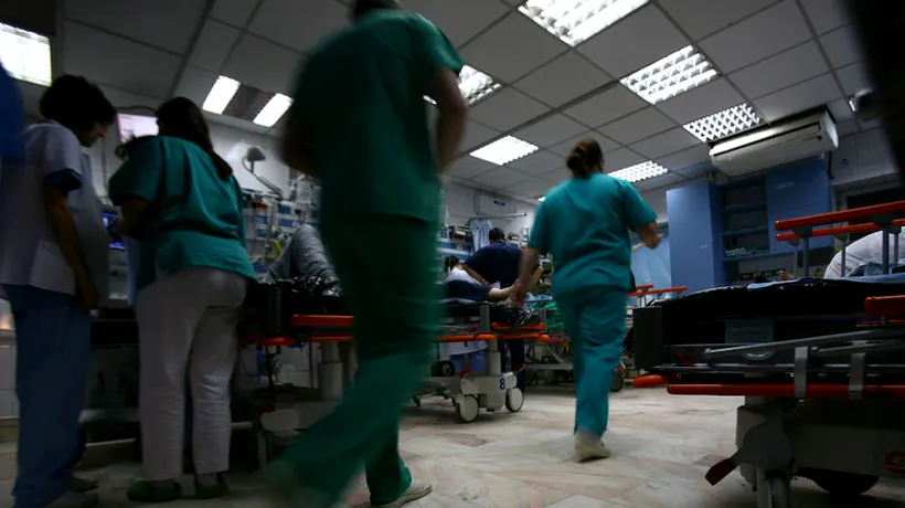Cazul pacientului drogat care a bătut mai multe cadre medicale la Spitalul Focșani: Un asistent a fost internat, iar altul are mandibula ruptă