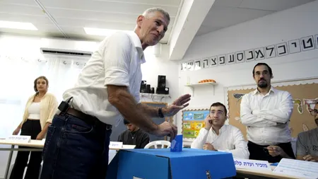 Un bărbat din Tel Aviv, arestat după ce s-a apropiat de Liderul Partidului Democraţii, Yair Golan, cu un cuțit. Ce anunță Poliția