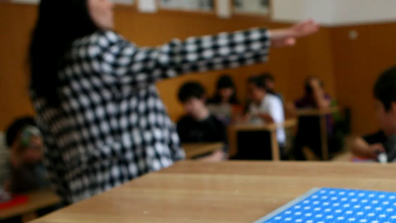 Elevii din Constanța, revoltați pentru că nu mai au voie cu telefoanele mobile în timpul orelor: Dacă ni se iau telefoanele, nu mai putem filma abuzurile