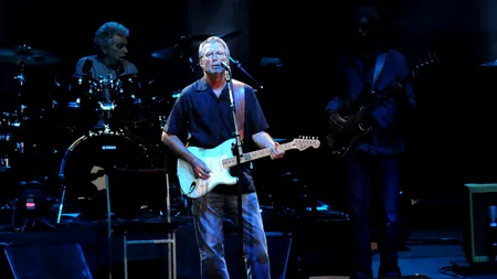 Eric Clapton spune că persoanele care s-au vaccinat anti-COVID sunt victime ale „hipnozei de formare în masă”