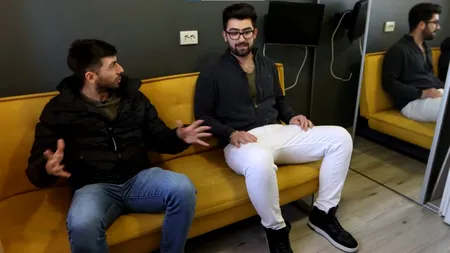 VIDEO | Youtuber-ul Mircea Bravo a mers în vizită la garsoniera „vedetă” 11 metri pătrați din Cluj