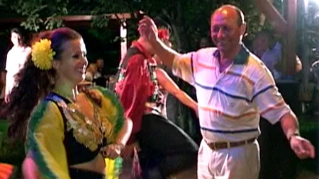 Dedicația unei folcloriste slovace pentru Băsescu: 