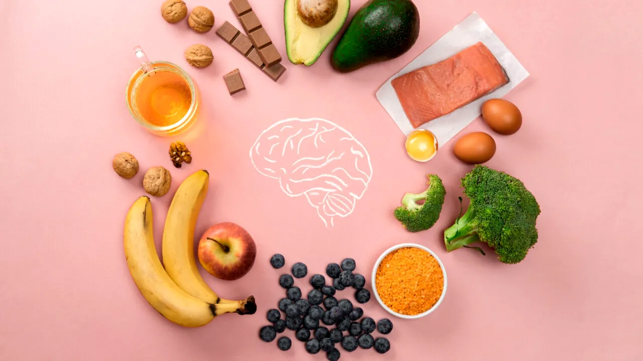 Fructul bogat în vitamina C și antioxidanți care stimulează activitatea creierului, potrivit dr. neurochirurg Vlad Ciurea