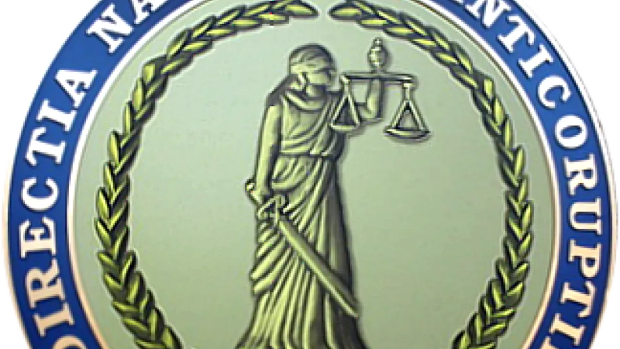 Polițiști din Pitești, naș și fin, reținuți pentru șantaj/DNA: 