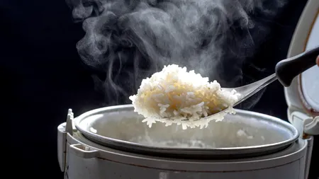 Cum să fierbi orezul pentru a fi mai gustos. Ingredientul care va schimba total aroma