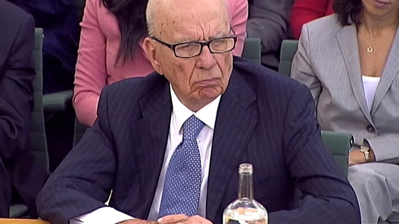 Lăsați-l în pace pe Harry, spune Rupert Murdoch, care a publicat fotografiile nud ale prințului britanic