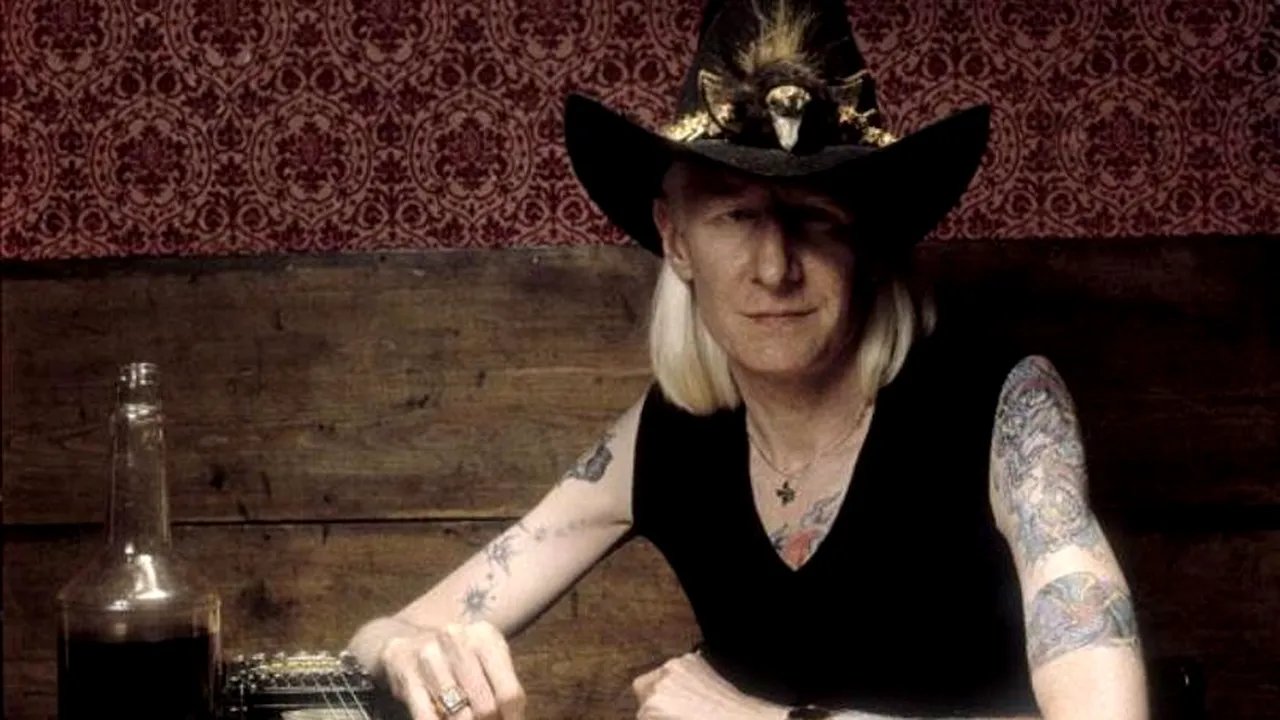 Chitaristul Johnny Winter, o legendă a muzicii blues, a murit la vârsta de 70 de ani