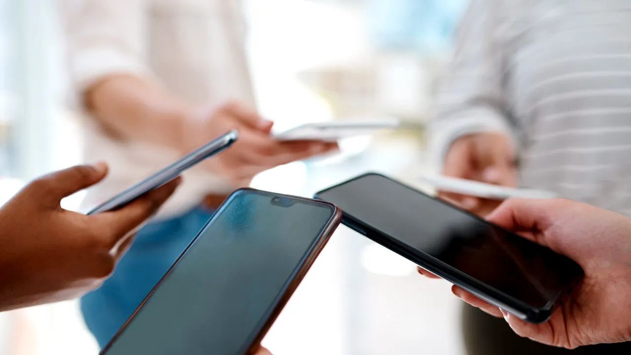 Cât de des ar trebui să repornești telefonul mobil pentru a-l menține la performanțe optime