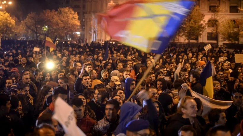 GALERIE FOTO. Cum au arătat protestele în București și în marile orașe din țară: zeci de mii de români în stradă. ''Bunicii au luptat în război, părinții la Revoluție, acum e rândul tău'' 