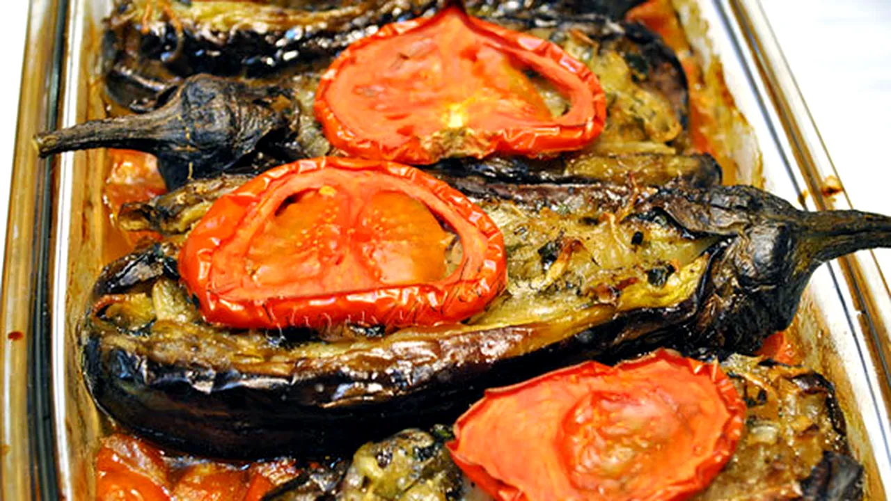 REȚETE DE POST: ciorbă de lobodă, tocană de legume și vinete grecești