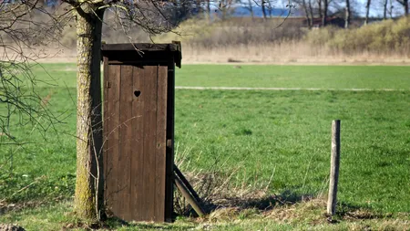 PSD anunță că românii din nord-estul țării vor primi bani pentru înlocuirea „WC-urilor medievale