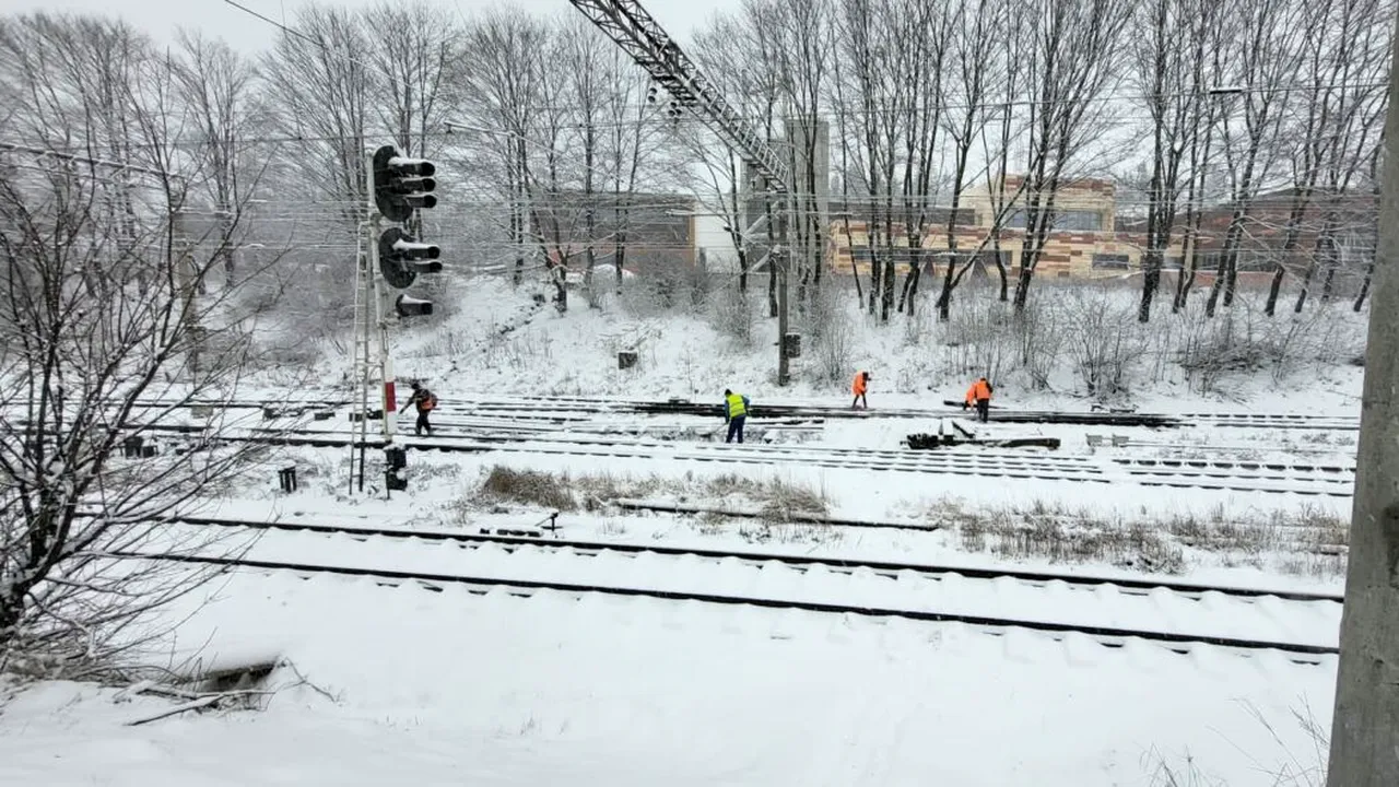 Mai multe trenuri au întârzieri, din cauza vremii nefavorabile. Ce garnituri vor ajunge mai târziu la destinație