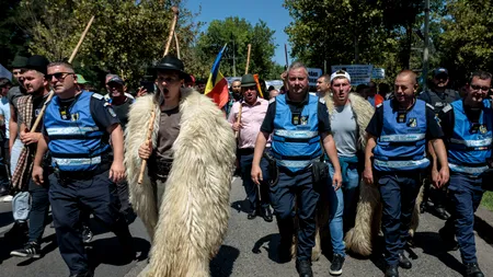 200.000 de fermieri și ciobani sunt așteptați la protestul din Piața Victoriei. „Rugăm jandarmii să nu ne mai gazeze, încă nu s-au vindecat arsurile din iulie”. Autoritățile iau în calcul restricționarea traficului. Ce mai recomandă