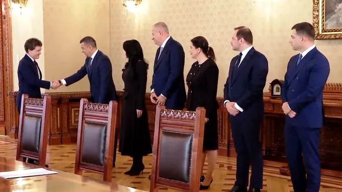 Au început consultările la Cotroceni pentru desemnarea unui nou premier. Nicușor Dan, față în față cu reprezentanții PSD. Programul complet al președintelui