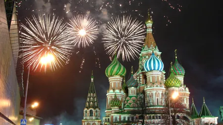 Revelionul în jurul lumii. Ce fac rușii după ce beau șampania de la miezul nopții