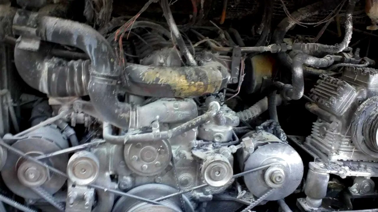 20 de persoane s-au autoevacuat dintr-un autocar cuprins de flăcări pe Autostrada Transilvania