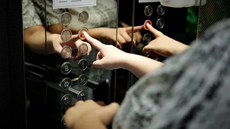 VIDEO: Caz șocant în Olt: O femeie de 81 de ani a murit într-un lift blocat, în Spitalul Județean Slatina / Poliția a deschis o anchetă