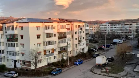 Ce este norul „OZN” care a dat peste cap liniștea orașului Câmpulung Muscel. „Zici că e un portal”