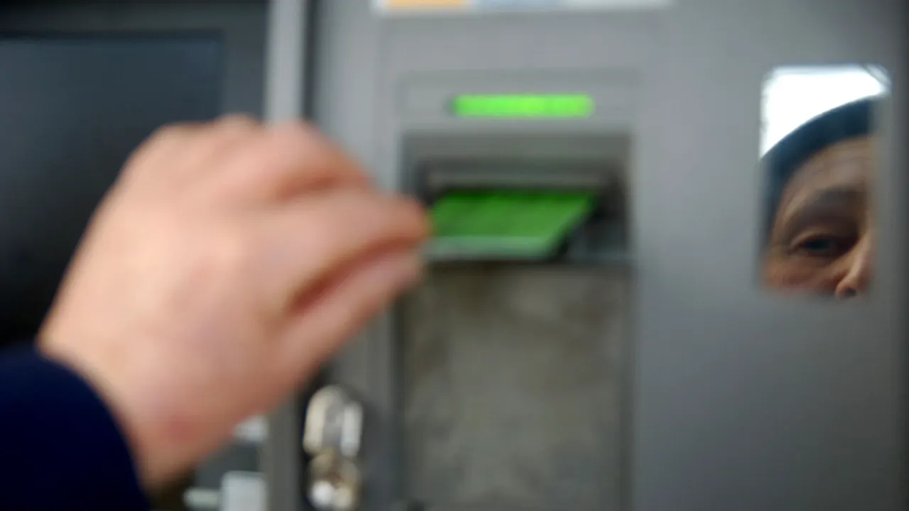 STUPOARE: Pe cine s-au găsit să jefuiască patru hoți din România