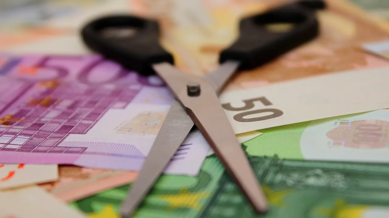 Povestea femeii care a sustras un milion de euro de la o agenție bancară din Alba pentru a-i dona săracilor și bisericii. Banii sunt de negăsit