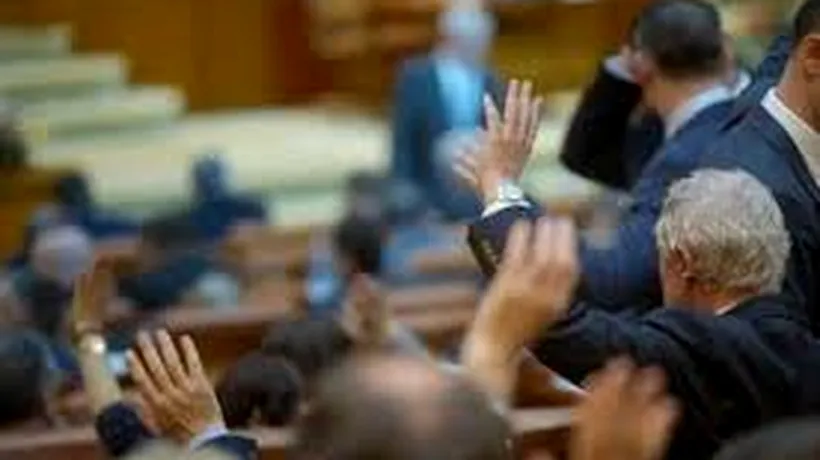 PARLAMENT. Plenul Camerei Deputaţilor a votat impozitare pensiilor parlamentarilor cu 85%