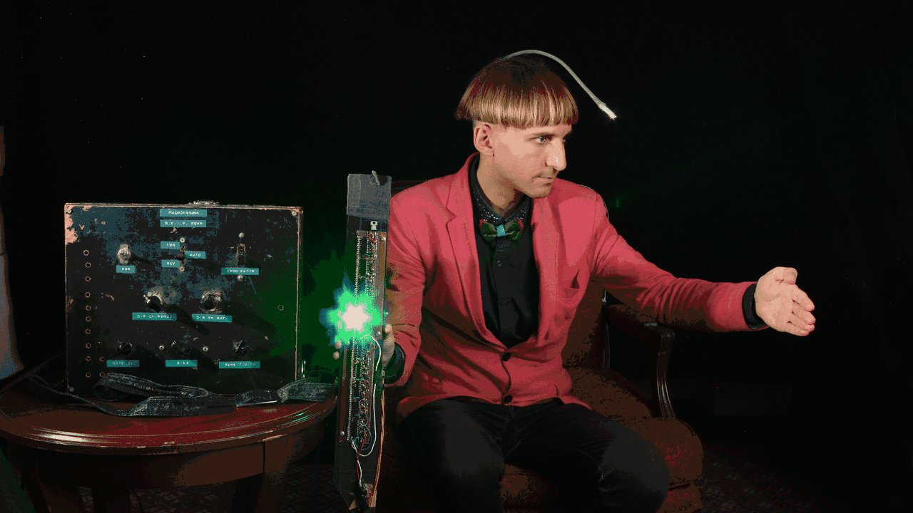 Primul cyborg oficial din lume vine la București. Este incredibil ce face cu antena implantată direct în craniu