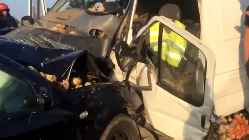Tragedie în Timiș: O studentă eminentă, provenită dintr-o familie cu 13 copii, a murit într-un accident rutier provocat de un șofer neatent. Fata mergea să vândă cartofi în piață - VIDEO