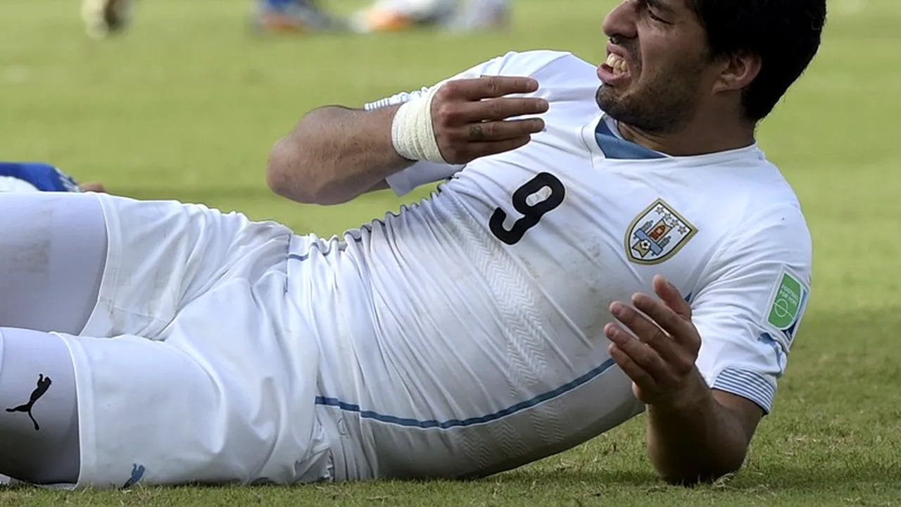 Ce riscă Luis Suarez după ce și-a MUȘCAT un adversar, în meciul Italia-Uruguay 0-1