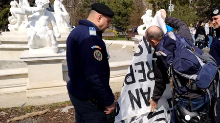Incident la Cluj de Ziua Jandarmeriei. Un banner cu un mesaj despre 10 august a fost CONFISCAT - GALERIE FOTO