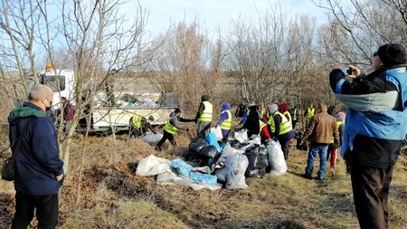 FOTO | A început igienizarea „Deltei Bucureștiului”. Nicușor Dan: „Se face curățenie în locuri de care nu s-a ocupat nimeni de 20 de ani”