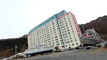 Singurul oraș în care toți oamenii locuiesc într-un singur bloc. Câte etaje și câte apartamente are