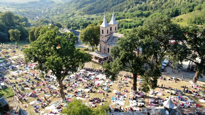 Peste 2.000 de credincioși la mănăstirea Nicula. Prefectul Clujului, Mircea Abrudean: ”Adunările religioase nu intră în categoria adunărilor publice”
