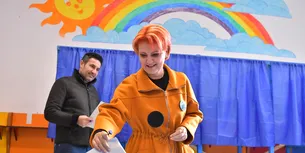 <span style='background-color: #dd3333; color: #fff; ' class='highlight text-uppercase'>ALEGERI 2024</span> Olguţa Vasilescu, mesaj după votul la alegerile PARLAMENTARE: „Sper ca azi să dăm un vot raţional, nu emoţional”