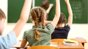 Educația sexuală se va face în școli din clasa a opta și doar cu acordul părinților. Legea, promulgată de președintele Klaus Iohannis