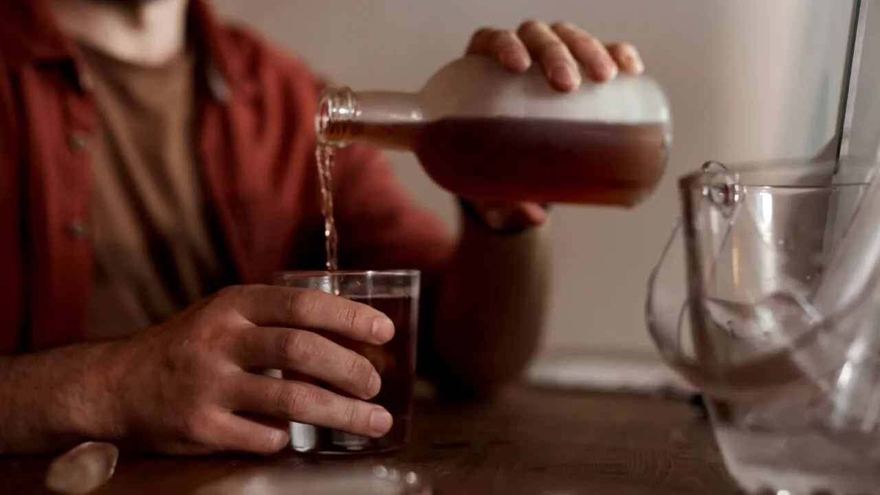 România, campioană la consumul de alcool în UE. De la ce vârstă încep să bea minorii