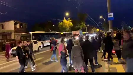 Protest în București după moartea unui tânăr de 19 ani, lovit de mașină. Zeci de oameni blochează trecerea de pietoni din zona în care s-a petrecut accidentul | VIDEO