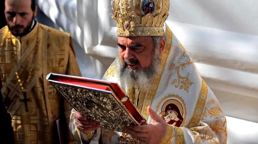 Patriarhul Daniel a votat la Secția 641 din sectorul 4, unde a împărțit iconițe
