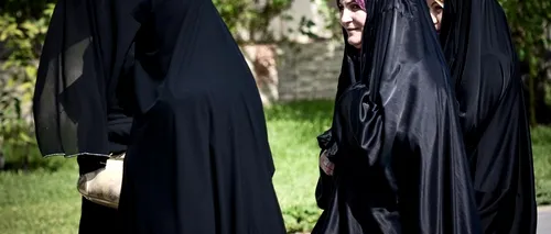 O tânără din Iran a fost dată afară din Consiliul Local pentru că e prea frumoasă