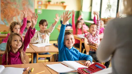 Ordinul privind suspendarea cursurilor în şcoli şi grădiniţe cu prezenţă fizică, publicat în Monitorul Oficial