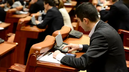  Plenul Camerei, suspendat din lipsă de cvorum, fără a se da vot în cazul Diniță