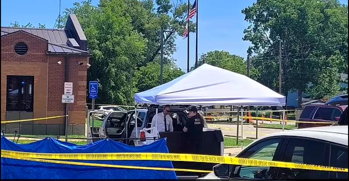 Caz șocant în America: O mamă și-a înecat fiul de 2 ani într-o fântână și apoi și-a împușcat fiica de 9 ani, chiar în fața secției de poliție / Sursa foto: Daily Mail