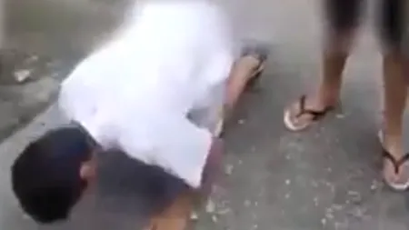 Anchetă în cazul copiilor puși să facă mătănii la un festival din Sălaj - VIDEO