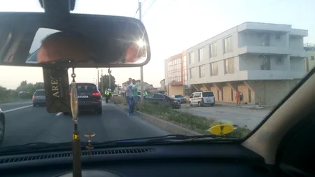 Accident în Eforie Nord: Trei persoane au fost transportate la spital, după ce un autocar cu zeci de pasageri a intrat într-o bordură