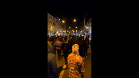 Proteste față de noile restricții. Sute de oameni au ieșit în stradă în marile orașe ale țării: „Ne-aţi umilit”