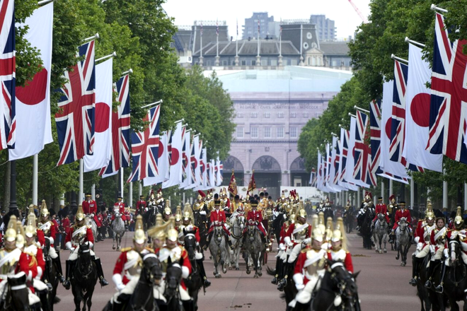 Parada de la Londra cu ocazia vizitei de stat a împăratului japonez. Sursa Foto: Profimedia 