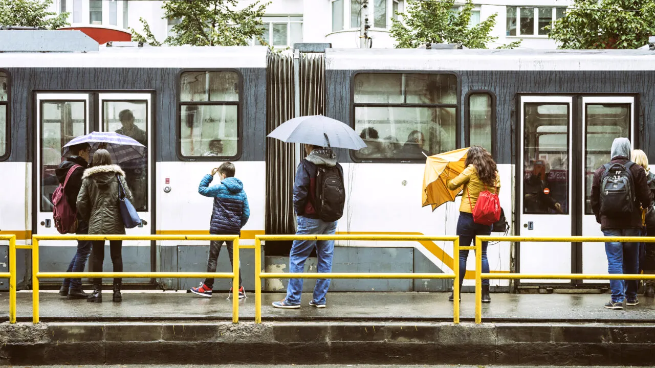 Tragedie în București. Un bărbat a murit, după ce a fost lovit de tramvai