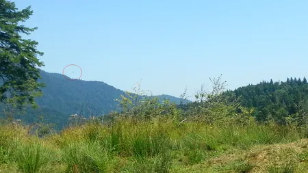 De ce nu reușesc autoritățile să găsească planorul prăbușit în Bucegi, deși 900 de oameni și șase elicoptere îl caută de patru zile